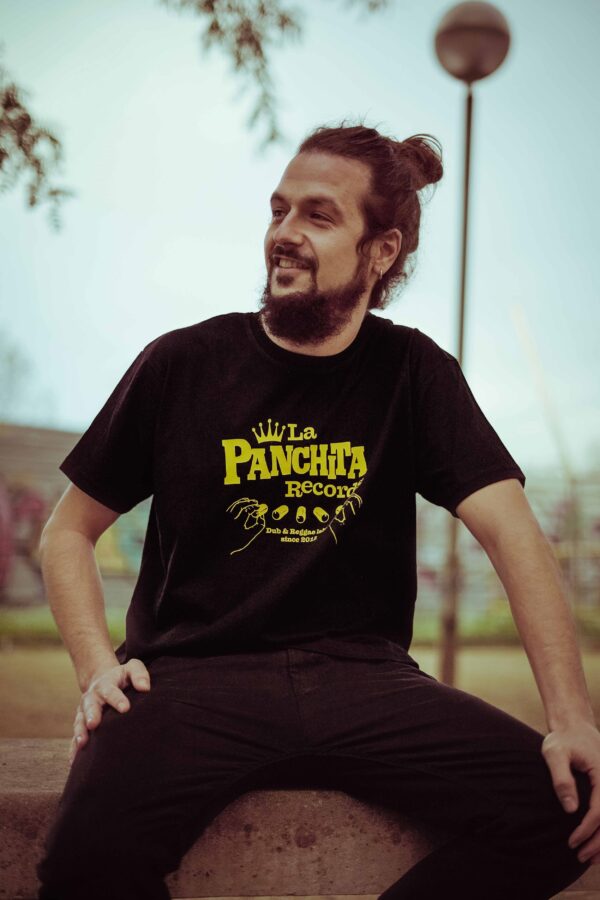 La Panchita at the controls - Black - Imatge 2